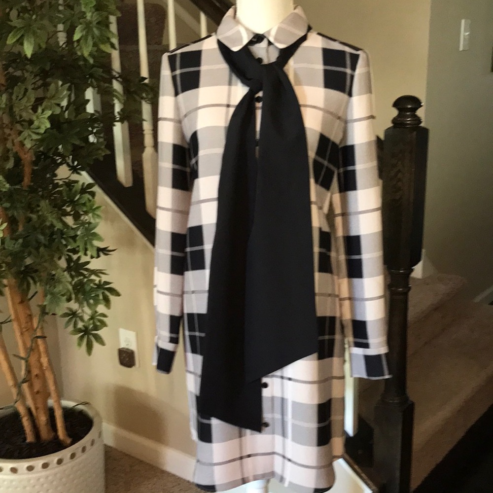 Kate Spade Beautiful Tan/Black/Creme Plaid Design button up Dress with front tie